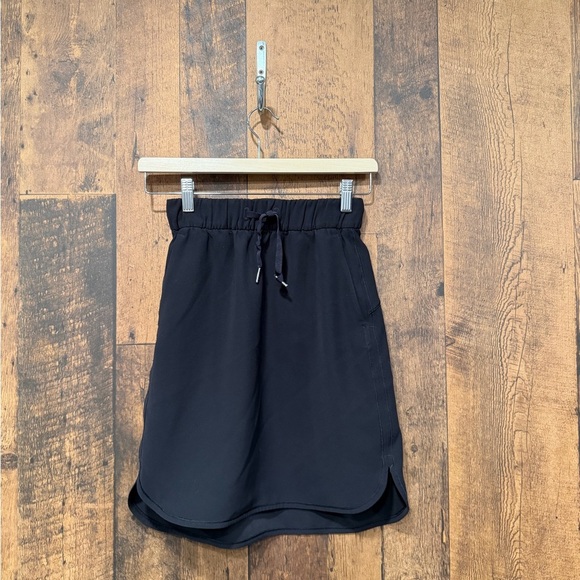 Lululemon On The Fly Skirt *Woven
Black size 2 EUC - Picture 2 of 6